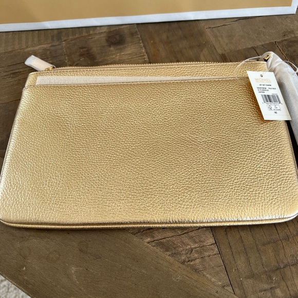 NWT Michael Kors Gold pebbled leather wristlet - Picture 3 of 6